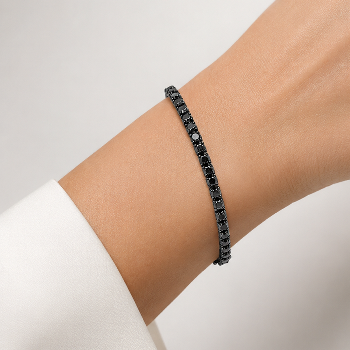 Round Cut Black Tennis Bracelet in 18K Gold, Lab-Grown Diamond