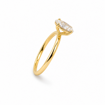 Oval Cut Solitaire Engagement Ring in 18K Gold, Lab-Grown Diamond
