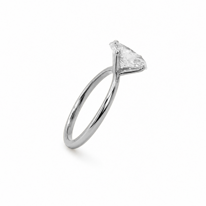 Oval Cut Solitaire Engagement Ring in 18K Gold, Lab-Grown Diamond