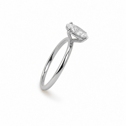 Oval Cut Solitaire Engagement Ring in 18K Gold, Lab-Grown Diamond