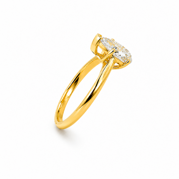 Signature Pear Cut Engagement Ring in 18K Gold, Lab-Grown Diamond