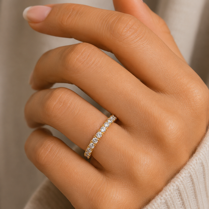 Round Brilliant Eternity Ring in 18K Gold, Lab-Grown Diamond