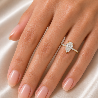 Pear Cut Classic Engagement Ring in 18K Gold, Lab-Grown Diamond