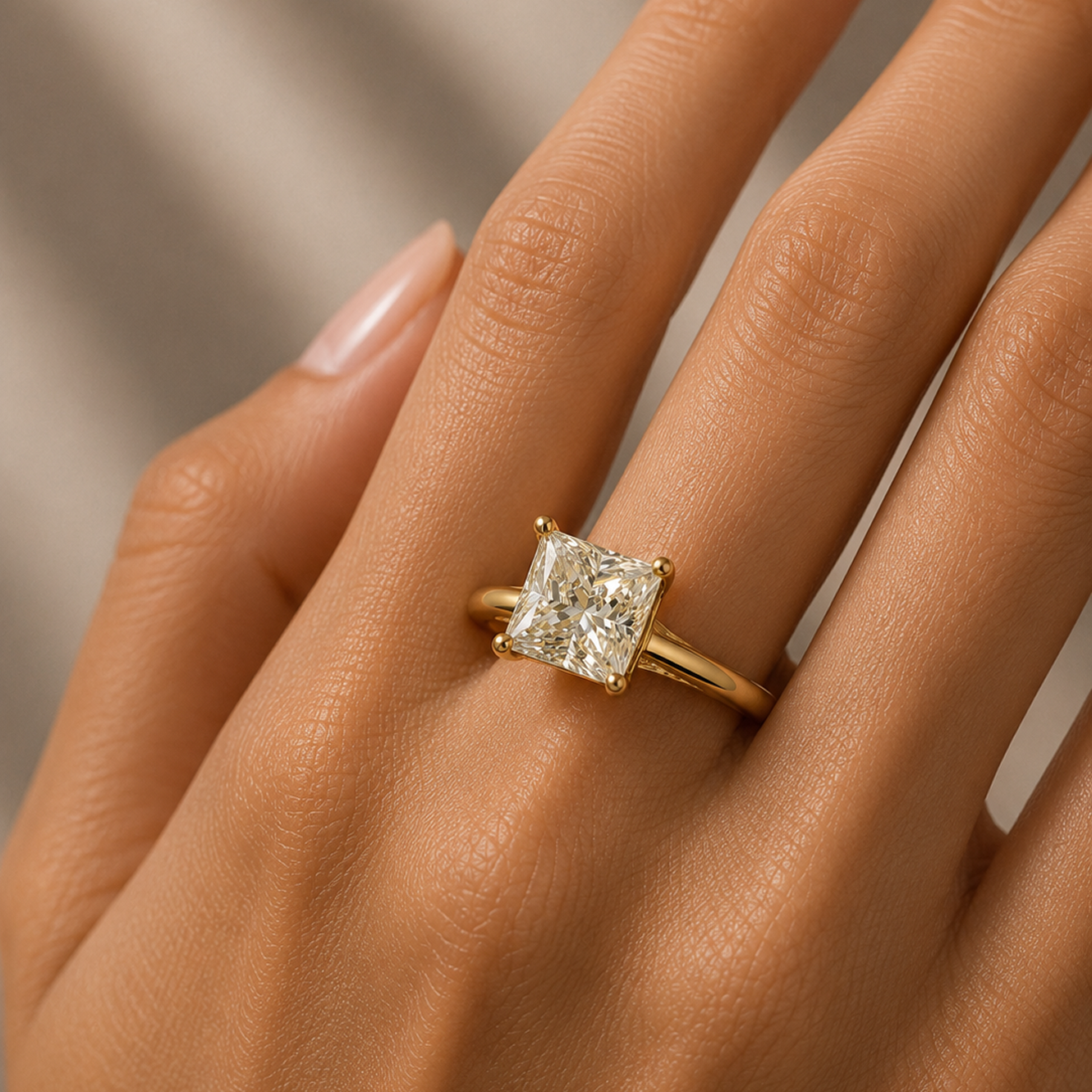 Princess Cut Engagement Ring in 18K Gold, Lab-Grown Diamond